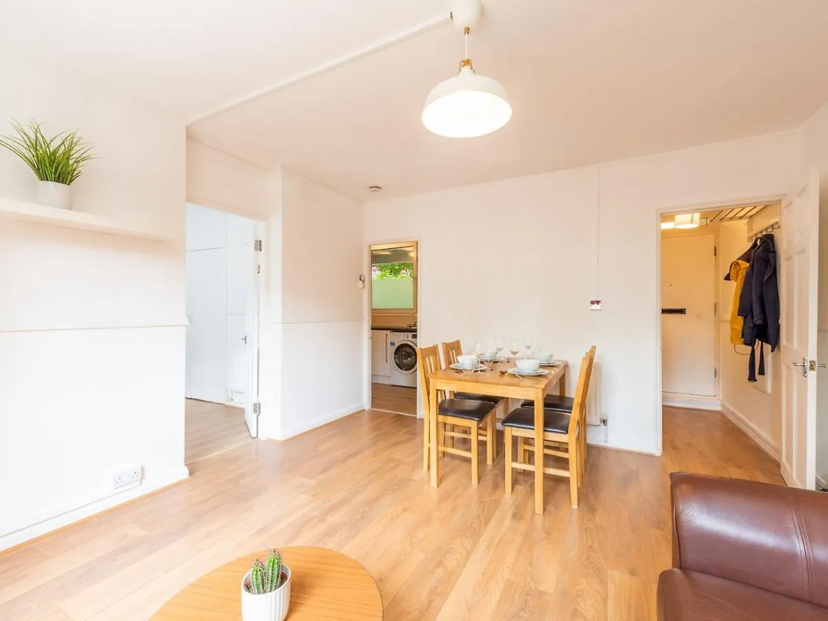 Sootheus - Cosy Surrey Quays Apartment London 0*,  United Kingdom