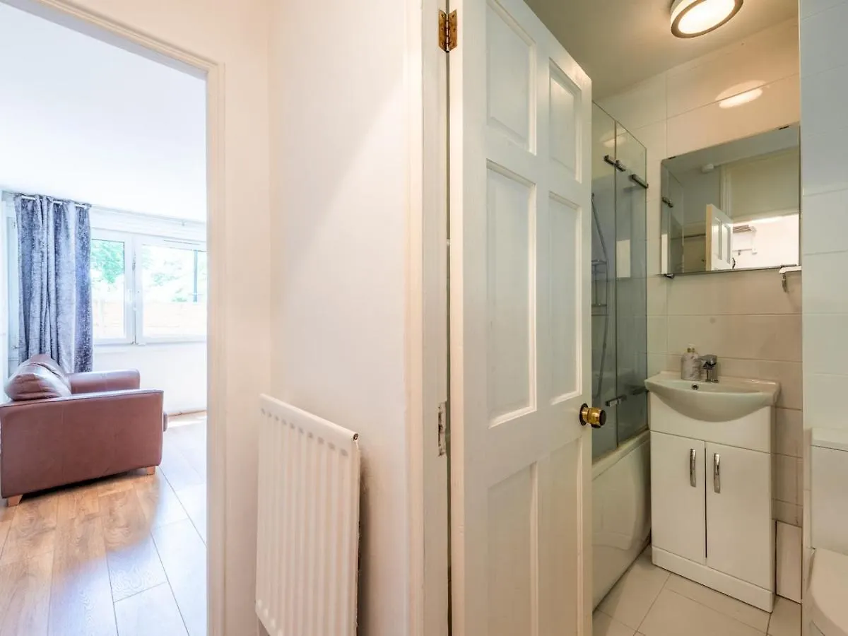 Sootheus - Cosy Surrey Quays Apartment London