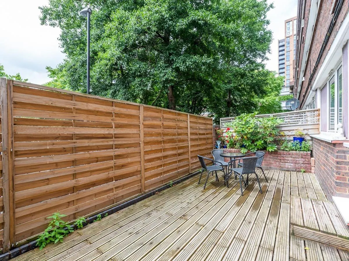 Sootheus - Cosy Surrey Quays Apartment London