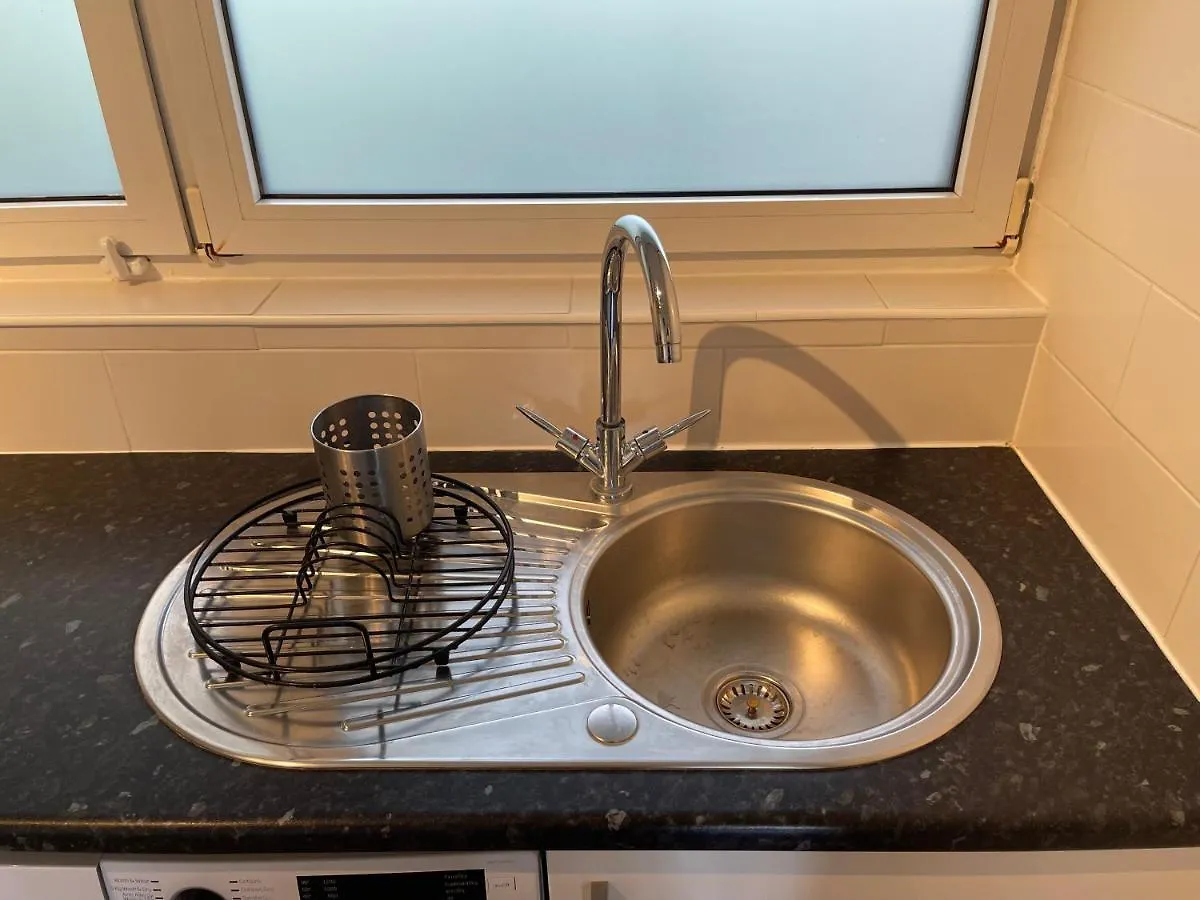 Sootheus - Cosy Surrey Quays Apartment London