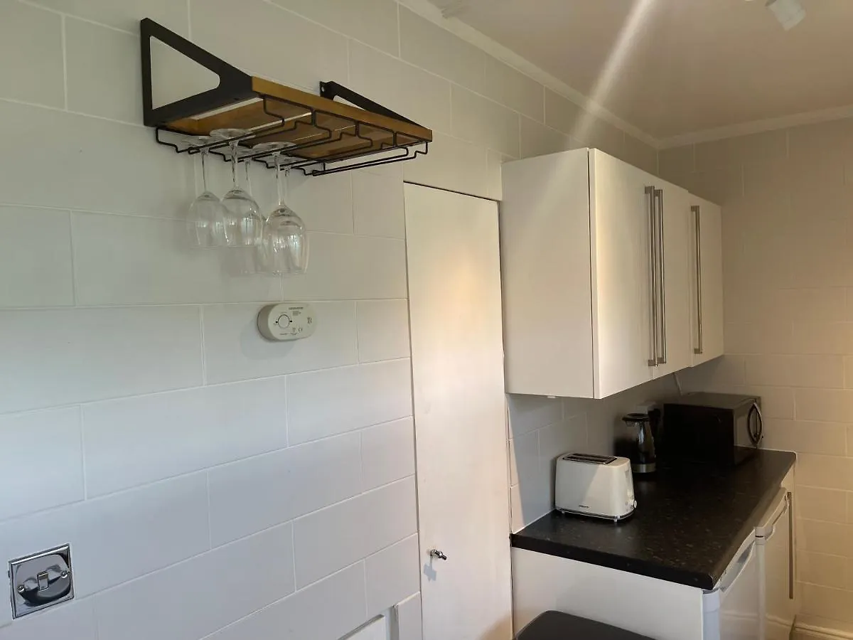 Sootheus - Cosy Surrey Quays Apartment London 0*,