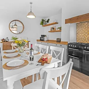adventure-cottage-whitby.yorkshirehotels.net/