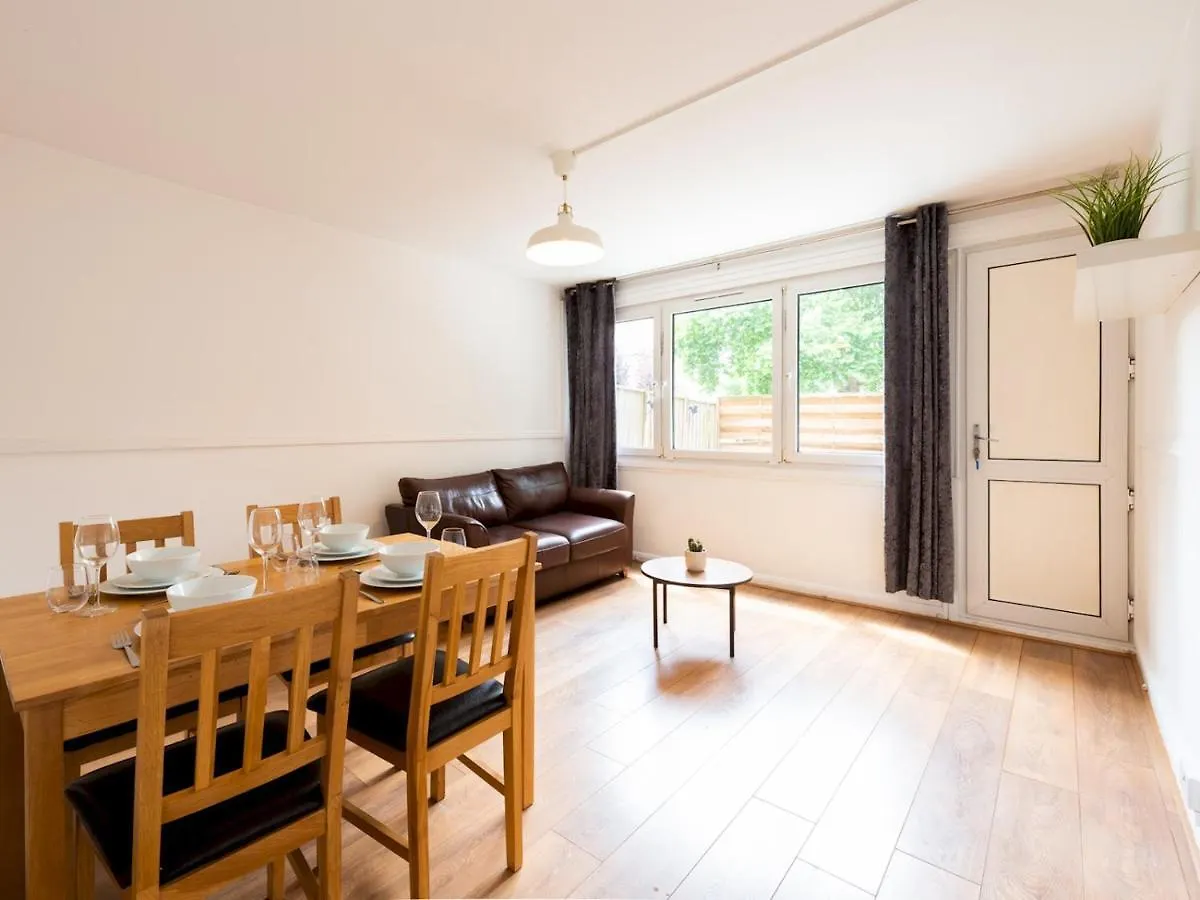 Sootheus - Cosy Surrey Quays Apartment London