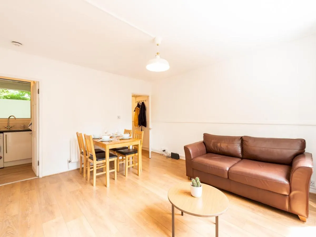 Sootheus - Cosy Surrey Quays Apartment location