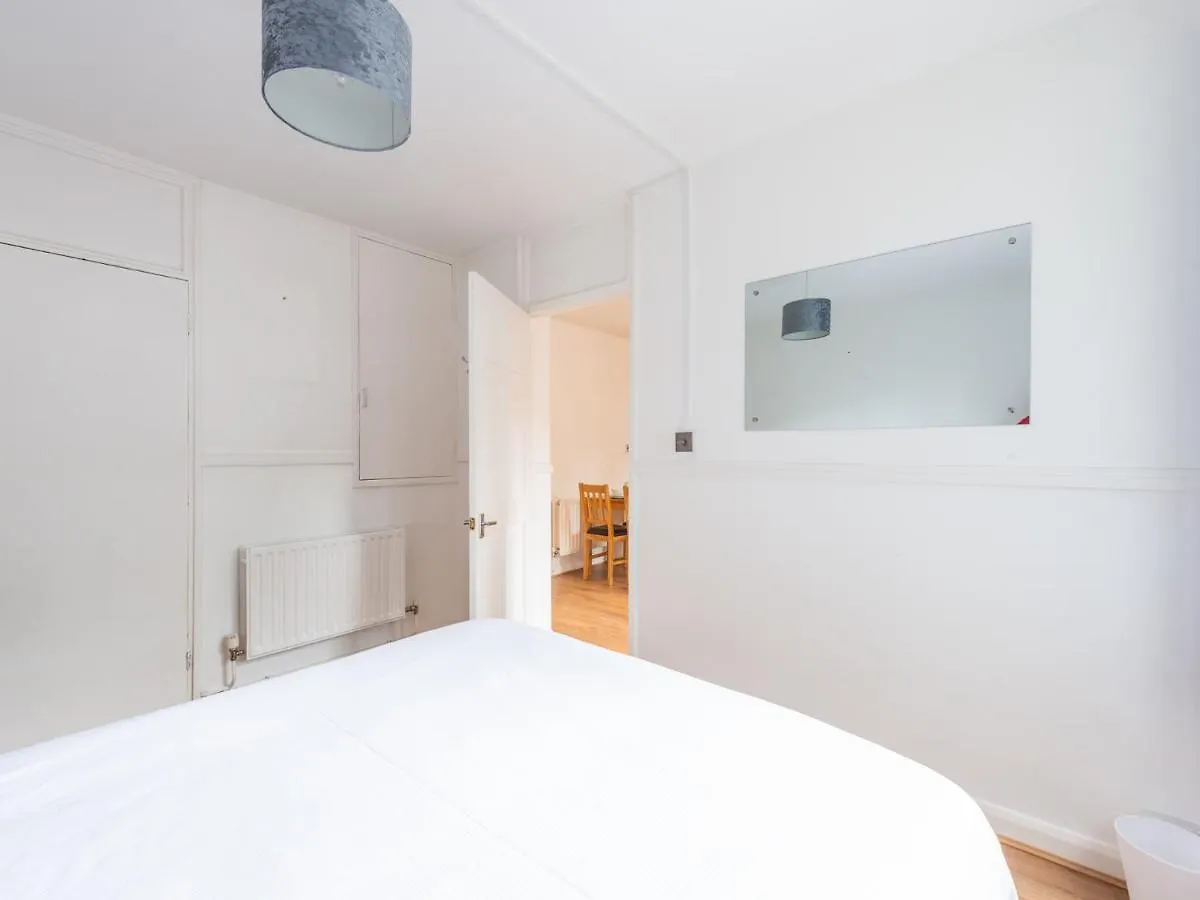 Sootheus - Cosy Surrey Quays Apartment London