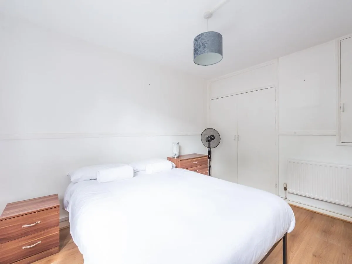 Sootheus - Cosy Surrey Quays Apartment London 0*,  United Kingdom