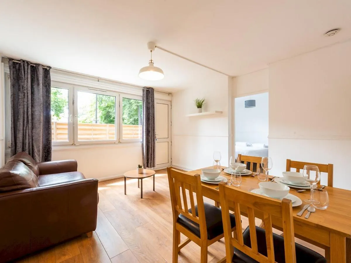 Sootheus - Cosy Surrey Quays Apartment London