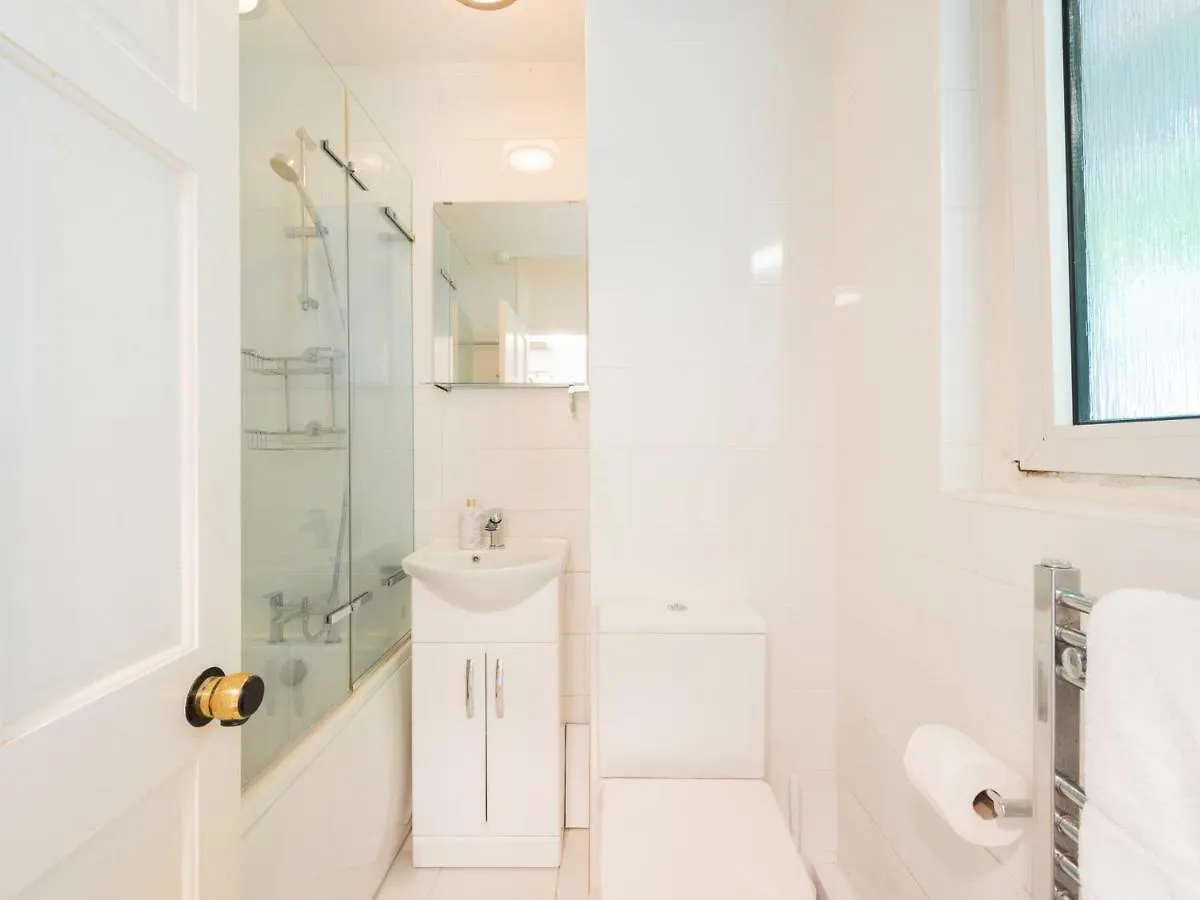 Sootheus - Cosy Surrey Quays Apartment London
