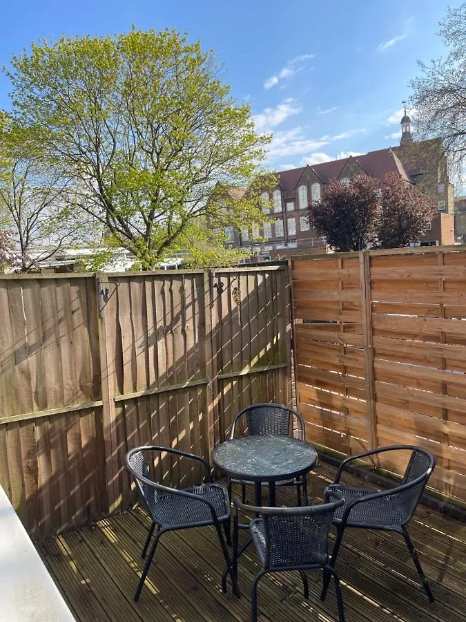 Sootheus - Cosy Surrey Quays Apartment London 0*,